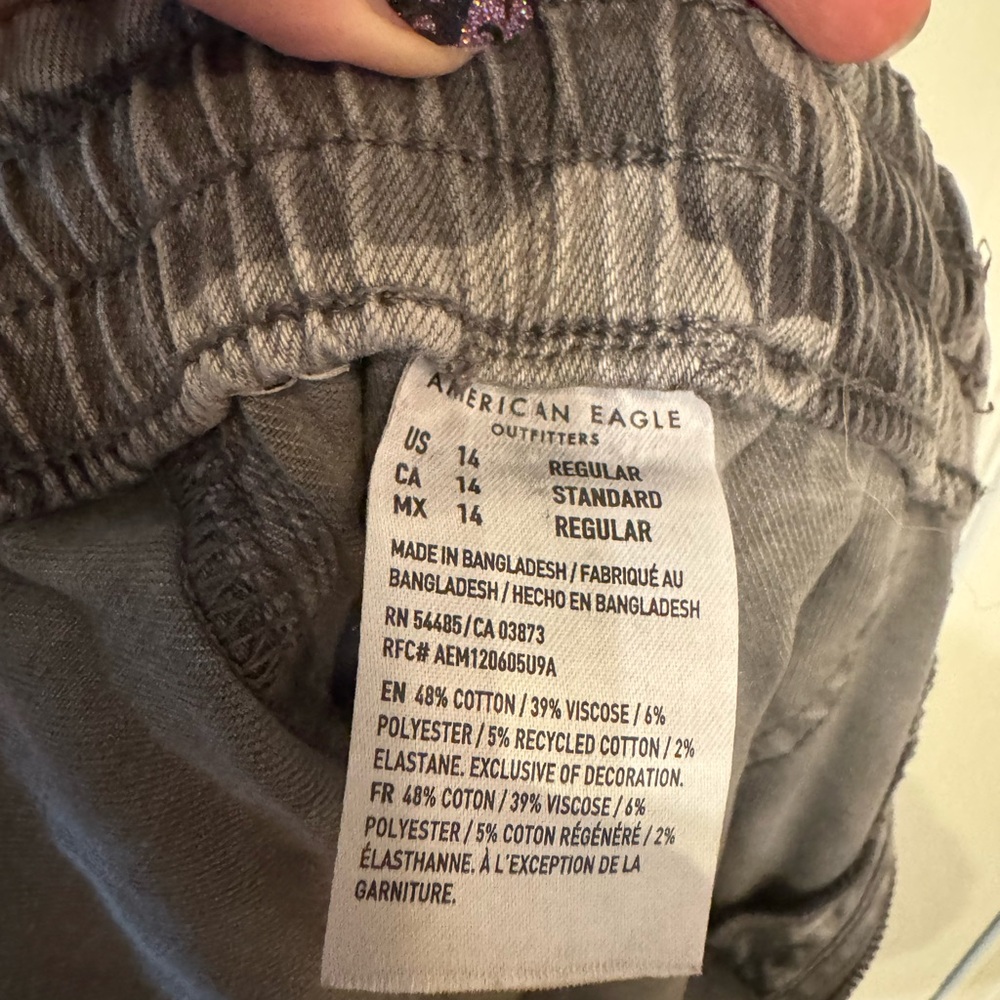 American Eagle Outfitters Woman’s Gray Camo Cargo Pants - Picture 4 of 6